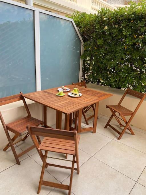 Superbe Studio Avec Terrasse En Front De Mer Menton Exterior foto